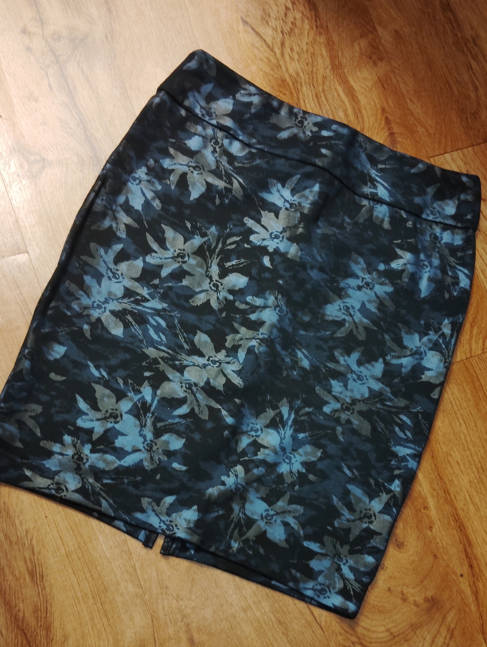 Carmen Marc Valvo Blue Floral Pencil Skirt
